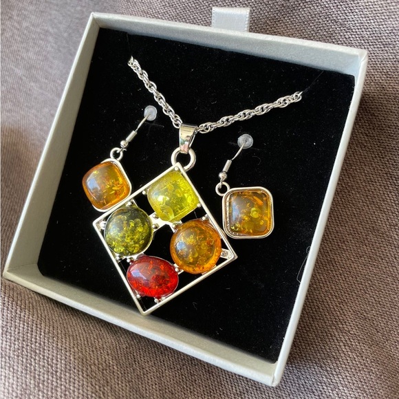 Necklace earring set with box - Picture 6 of 8